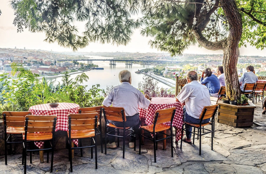 Peaceful moments above the Golden Horn at Pierre Loti Hill