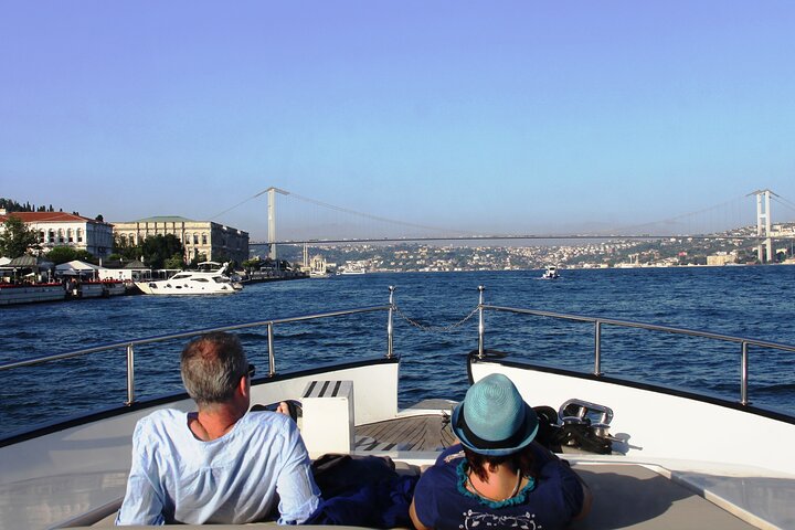 Meet Ozgen: The Licensed Istanbul Tour Guide